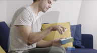 Anti-snoring device uses a tongue muscles trainer