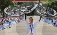 Tom Pidcock wins gold