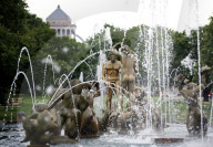 "Meeting of the Waters" fountain draws community at dusk