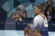 Simone Biles slips off balance beam during finals