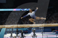 Simone Biles slips off balance beam during finals