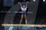 Simone Biles slips off balance beam during finals