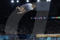 Simone Biles slips off balance beam during finals