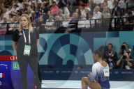 Simone Biles slips off balance beam during finals
