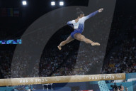Simone Biles slips off balance beam during finals