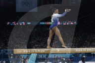 Simone Biles slips off balance beam during finals