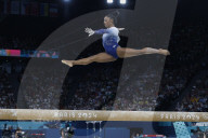 Simone Biles slips off balance beam during finals