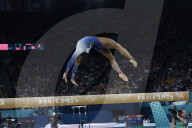 Simone Biles slips off balance beam during finals