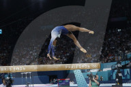Simone Biles slips off balance beam during finals