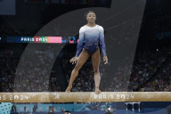 Simone Biles slips off balance beam during finals