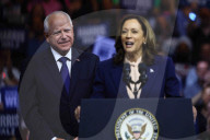 Kamala Harris introduces Tim Walz