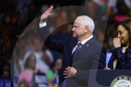 Kamala Harris introduces Tim Walz