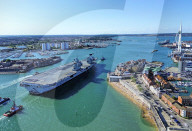 FEATURE - Die HMS Prince of Wales läuft in ihren Heimathafen in Portsmouth ein