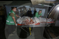 Injured Gazans arrive hospital after Israeli attack