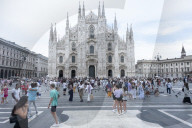 Milano - Turisti visitano la citt&#xe0; malgrado il caldo e le temperature elevate
Milano - Turisti visitano la citt&#xe0; malgrado il caldo e le temperature elevate