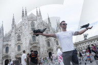 Milano - Turisti visitano la citt&#xe0; malgrado il caldo e le temperature elevate
Milano - Turisti visitano la citt&#xe0; malgrado il caldo e le temperature elevate