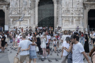 Milano - Turisti visitano la citt&#xe0; malgrado il caldo e le temperature elevate
Milano - Turisti visitano la citt&#xe0; malgrado il caldo e le temperature elevate