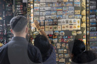 Milano - Turisti visitano la citt&#xe0; malgrado il caldo e le temperature elevate
Milano - Turisti visitano la citt&#xe0; malgrado il caldo e le temperature elevate