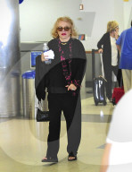 Melanie Griffith, Gena Rowlands et Lucy Punch arrivent ensemble Ã  LAX. NPG. Lib *