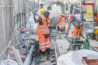 Torino - Operai al lavoro nel cantiere di Via Po