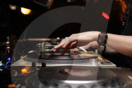 2011.04.13 - Materiel de deejaying, DJ, serato Scratch Live, serato, scratch, live, music, art, culture, spectacle, nuit, monde de la nuit, night club, illustration, disques, platines, mix, mixer, clubs, clubbing, photo, produit, materiel de DJ