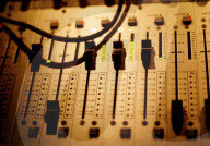 MIXING DESK // TABLE DE MIXAGE