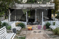 Russia bombs children's cafe 