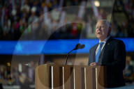 Tim Walz addresses DNC, Day 3