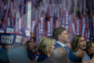 Tim Walz addresses DNC, Day 3