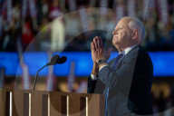 Tim Walz addresses DNC, Day 3