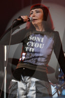 BRIGITTE FONTAINE AU FESTIVAL DES VIEILLES CHARRUES 2006