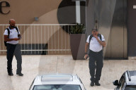 Naufragio del veliero Bayesian, avvocati e guardia costiera lasciano il resort dove alloggiano equipaggio e superstiti