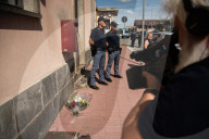 Mattarella a Brandizzo, depone un mazzo di fiori davanti la stazione