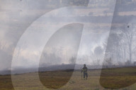 Roma, Incendio vicino alla pista dell&#x2019;Aeroporto di Fiumicino partito da un campo agricolo