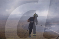 Roma, Incendio vicino alla pista dell&#x2019;Aeroporto di Fiumicino partito da un campo agricolo