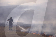 Roma, Incendio vicino alla pista dell&#x2019;Aeroporto di Fiumicino partito da un campo agricolo