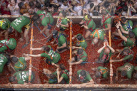 FEATURE - Über 150 Tonnen Tomaten für das Fest der Tomate in Bunol, Valencia