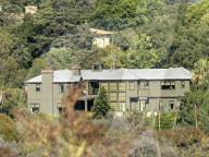 PREMIUM EXCLUSIVE Jennifer Lopez is trying to buy a house less than a mile from her ex Ben Affleck