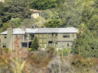 PREMIUM EXCLUSIVE Jennifer Lopez is trying to buy a house less than a mile from her ex Ben Affleck