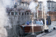 Milano -. Charles Leclerc arriva su un motoscafo Riva a salutare i tifosi in vista del GP di Monza.