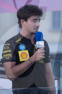 Milano -. Charles Leclerc arriva su un motoscafo Riva a salutare i tifosi in vista del GP di Monza.