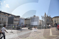 Lavori di allestimento del palco che ospiterÃ  la rassegna di musica classica MiTo in piazza San Carlo a Torino