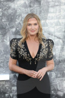 Lee premiere