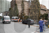 Presidio Forze dell&#x2019;ordine all&#x2019;ospedale san Raffaele in attesa della fine dell&#x2019;operazione a Beretta
Presidio Forze dell&#x2019;ordine all&#x2019;ospedale san Raffaele in attesa della fine dell&#x2019;operazione a Beretta