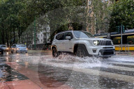 Maltempo a milano, strade allagate