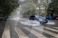 Maltempo a milano, strade allagate