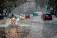 Maltempo a milano, strade allagate