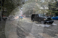 Maltempo a milano, strade allagate