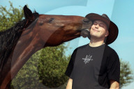 Horses provide therapy to Ukrainian war vets