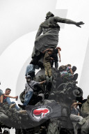 NEWS - Paris : Proteste gegen den französischen Präsidenten nach Ernennung des neuen Premiers